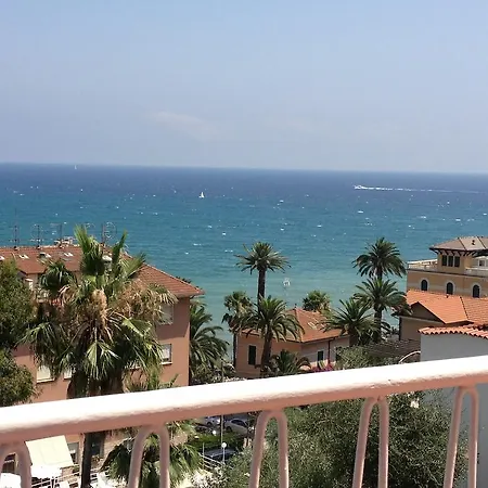 Nettuno Hotell 3*